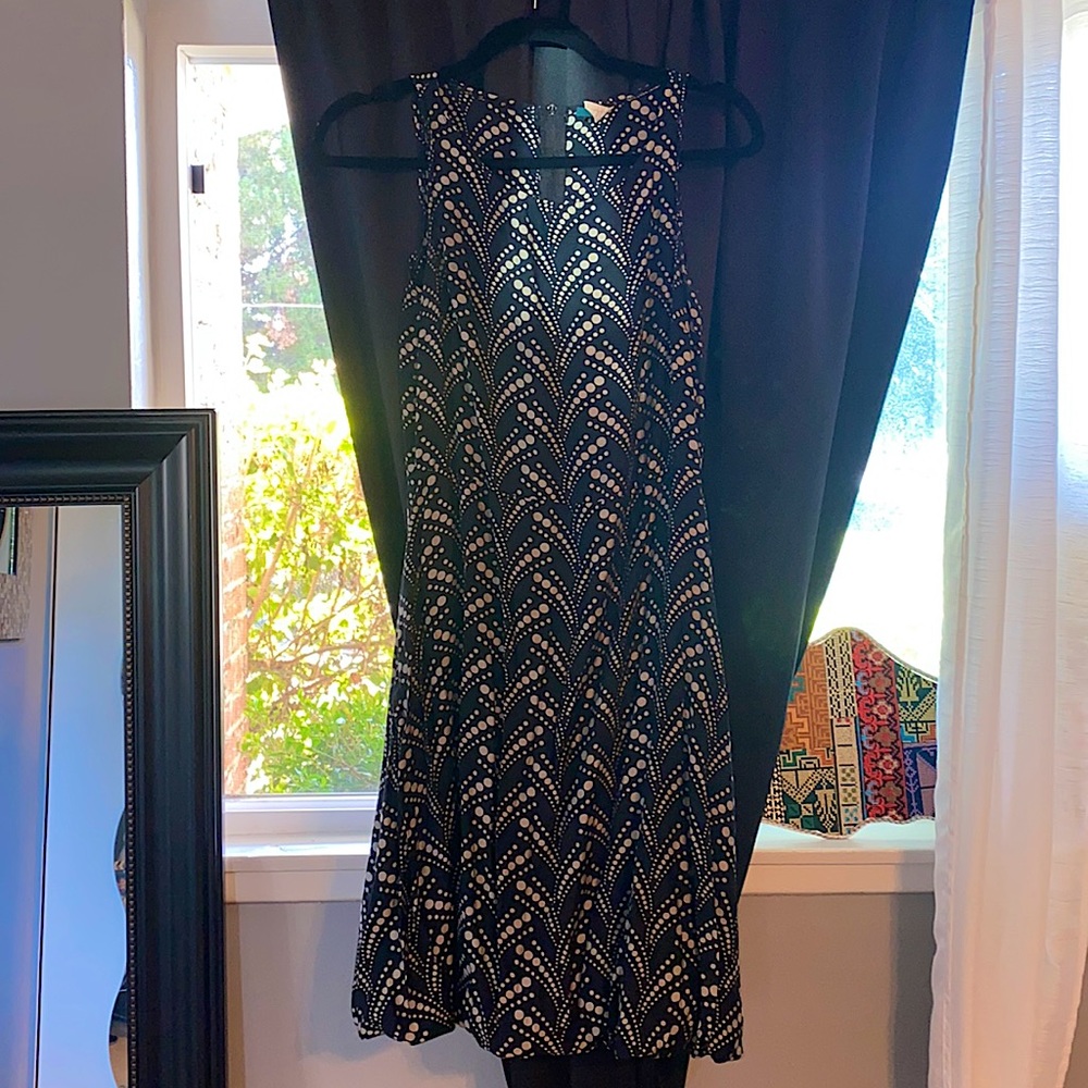 B&W dotted-pattern flattering dress // SZ4